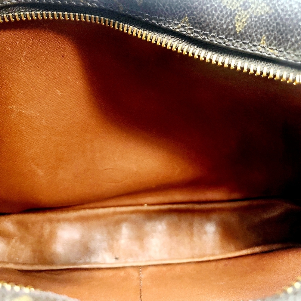 Louis Vuitton Leather Clutch Bag - Picture 8 of 8